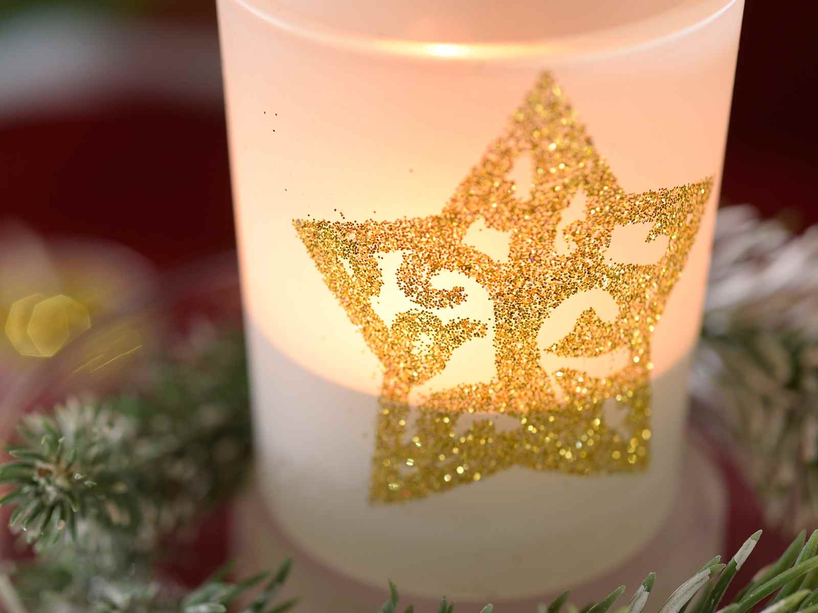 Confezione regalo con 4 Tea light decorate e 2 portacandela vetro